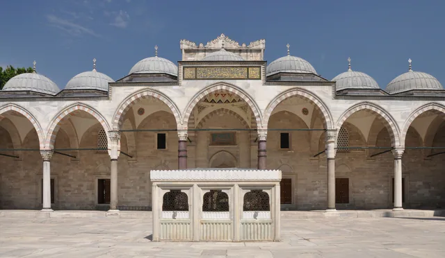 The domes and courtyard fountain of Süleymaniye Mosque.
